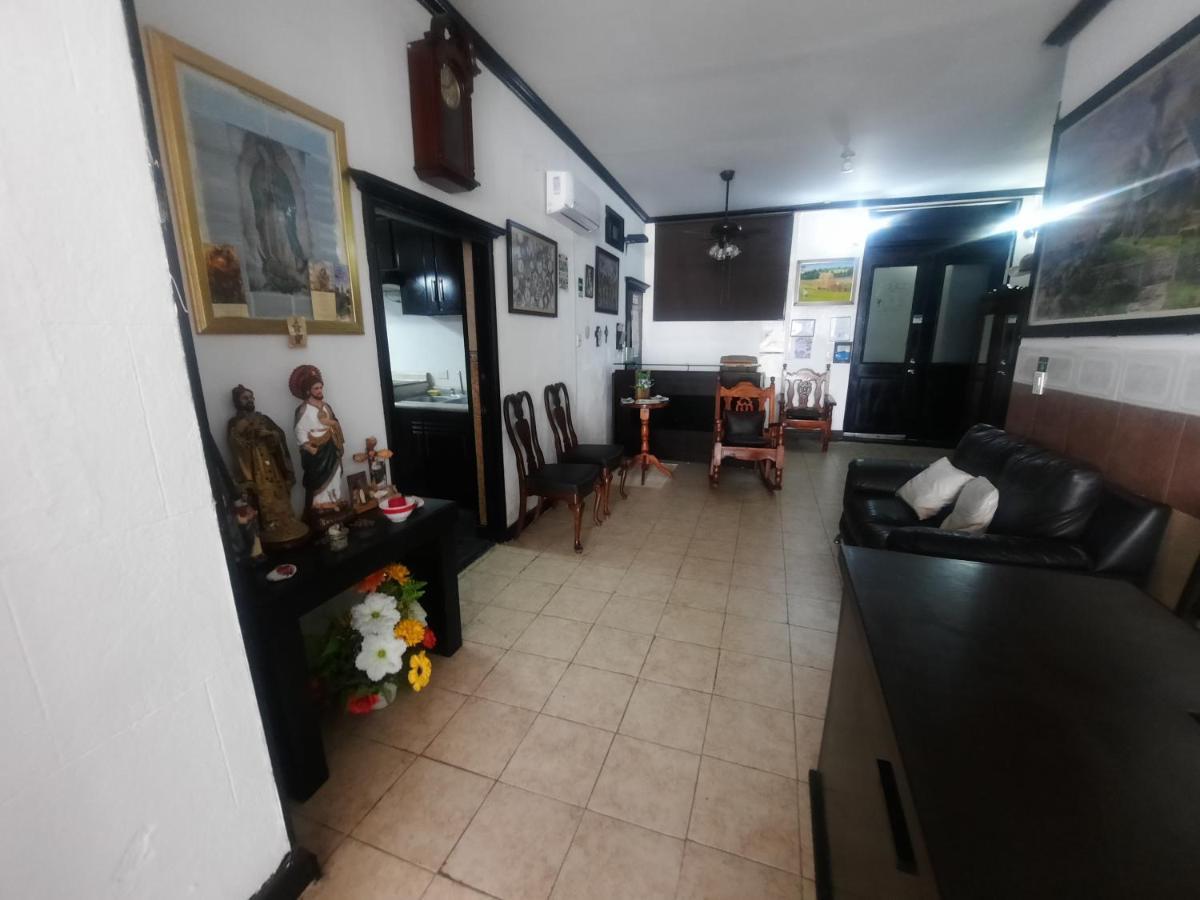 Hotel Garcias Suites, Linares Room photo
