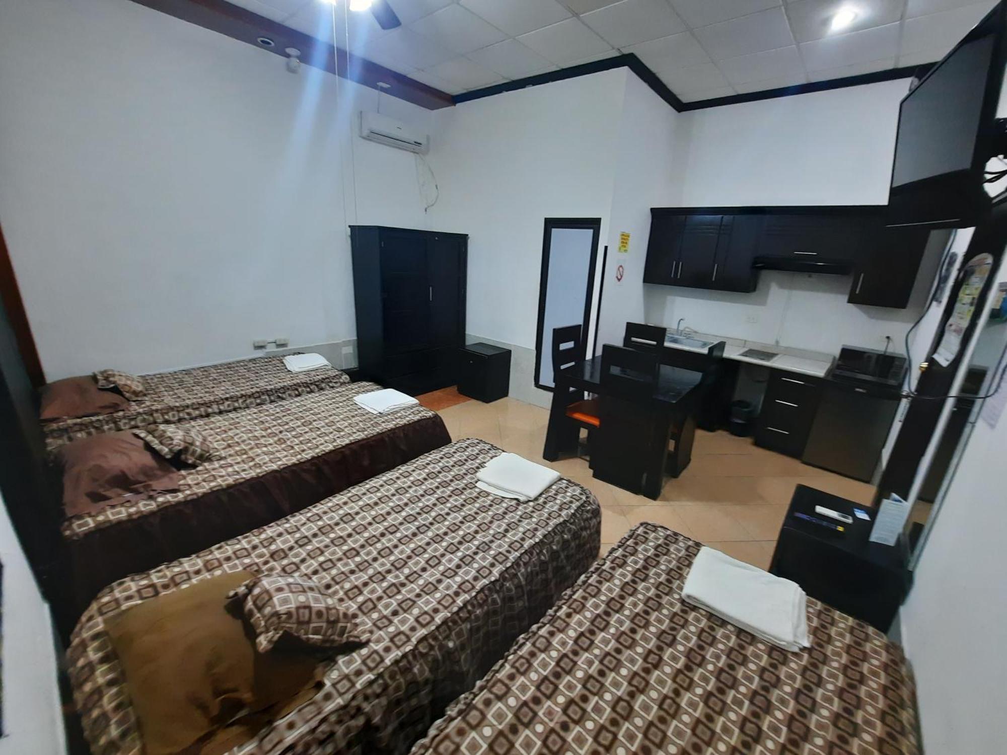 Hotel Garcias Suites, Linares Room photo