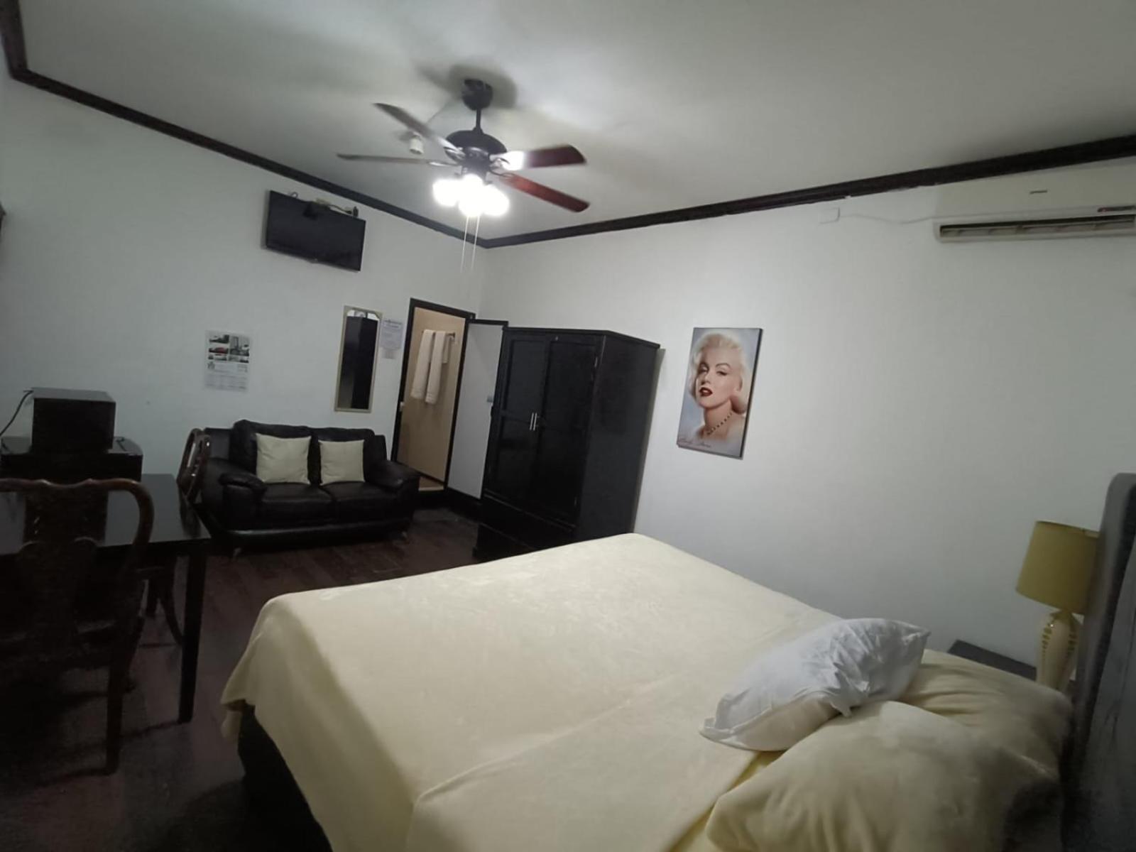 Hotel Garcias Suites, Linares Exterior photo